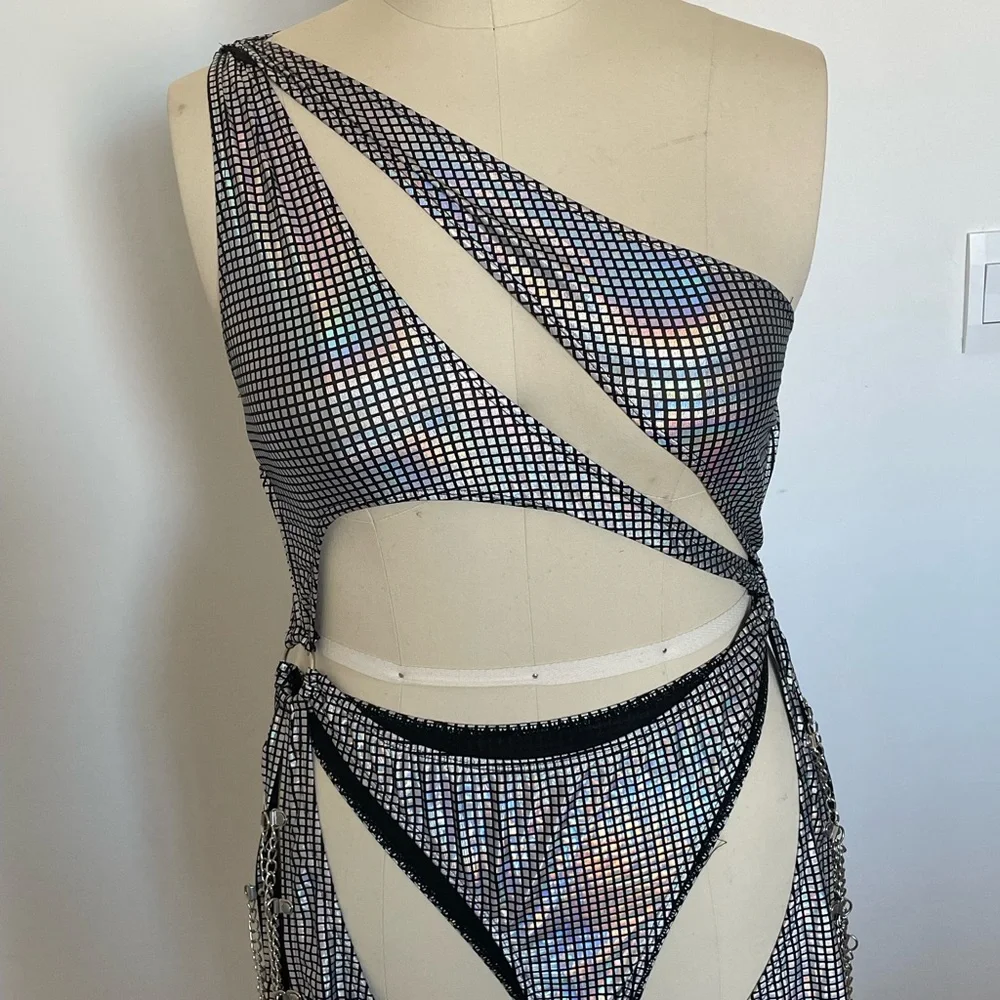 One-Shoulder Bodysuit and Pants Set - Picture 2 of 4